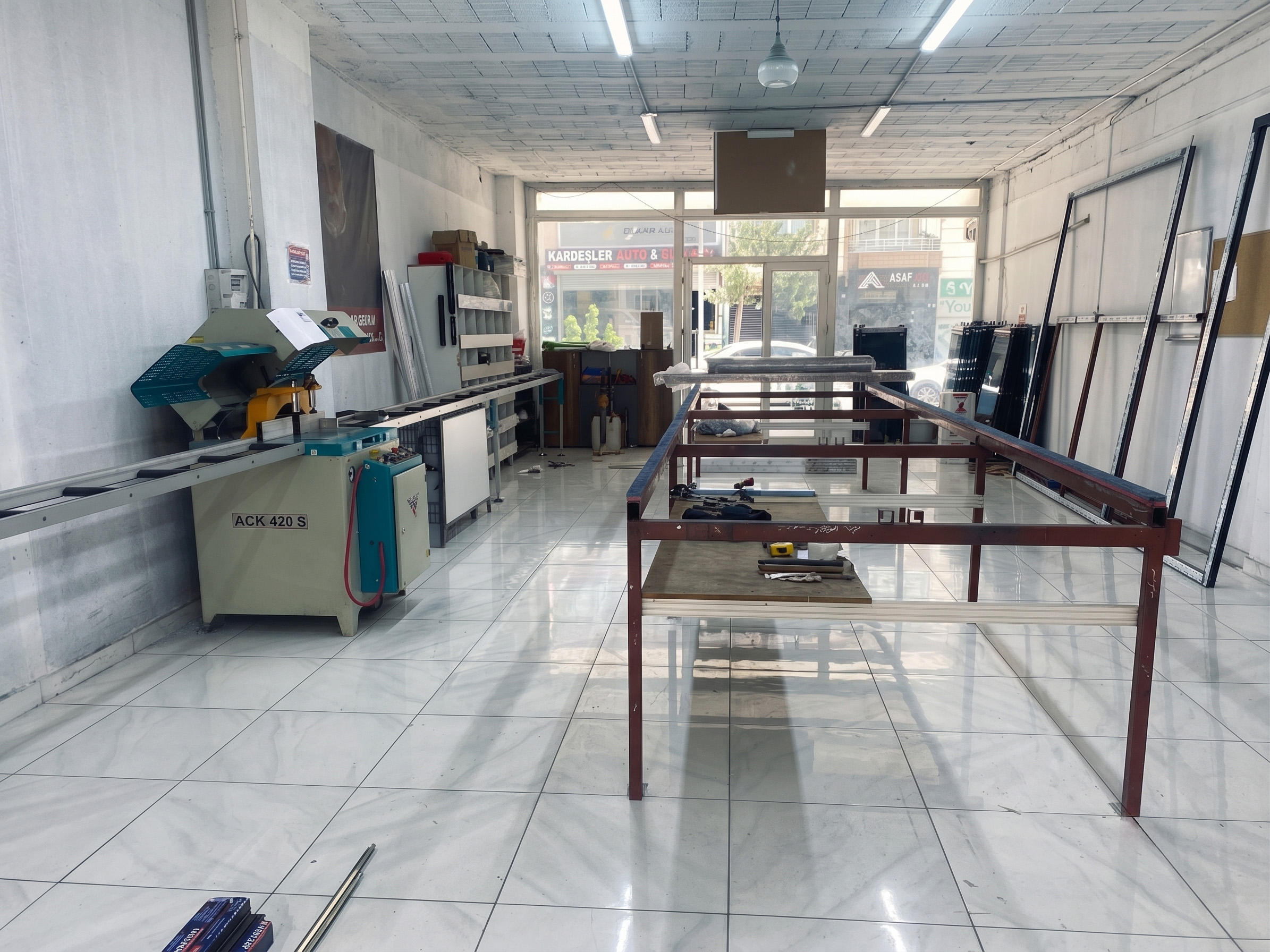 Ofis showroom